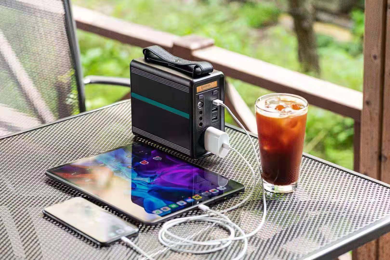 Portable Sola Panel Charging Station